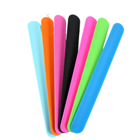 Usine en gros personnalisé pas cher Silicone anneau élastique bracelet en caoutchouc logo personnalisé et code QR d'information bracelet personnalisé