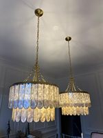 Lustre en coquillages naturels style crème française, design post-moderne, luxe léger et créatif, pour salle à manger et bureau