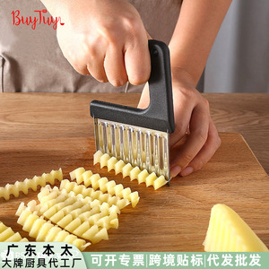 Cortador de patatas de acero inoxidable, cortador ondulado, cortador de verduras multifuncional de mano para uso en la cocina - Product Image 2
