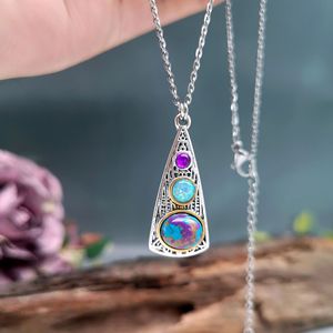 Collana con Ciondolo a Forma di Triangolo di Colore Viola, Design Creativo per Donne - Product Image 6