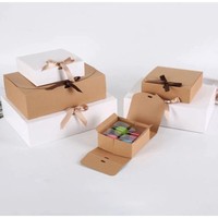 Supporta il cartone a conchiglia nero di alta qualità progettato su misura con confezione regalo decorata con fiocco