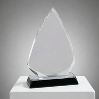 Neue Großhandels-Trophäen nach Maß: Transparente Pfeil-Diamant-Acryl-Auszeichnungen in Gold, Blau und Silber