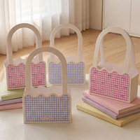 Panier à fleurs à carreaux pour la Journée des enfants, emballage portable blanc recyclable, boîte à fleurs pour arrangement floral avec nœud cœur girly