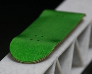 OEM 30mm 32mm 34mm Diapasón de madera 5 capas Mini <span class=keywords><strong>Tech</strong></span> <span class=keywords><strong>Deck</strong></span> de madera con Cinta de agarre personalizada - Product Image 2