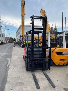 Chariot élévateur d'occasion Toyota 8FGN30 en bon état, chariot élévateur de seconde main pour l'exploitation minière et les travaux de terrassement, équipement lourd de construction - Product Image 2