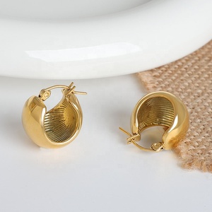 Boucles <span class=keywords><strong>d</strong></span>'oreilles créoles MICCI en acier inoxydable plaqué or 18 carats PVD, personnalisées, avec motif boule creuse, style statement - Product Image 5