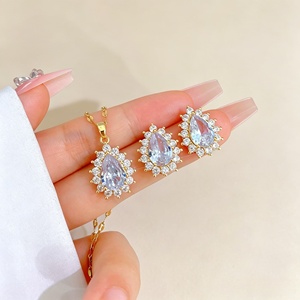 Parure en cuivre plaqué or avec zircon, chaîne en acier inoxydable, boucles d'oreilles et collier fleur papillon, bijoux pour femme - Product Image 2