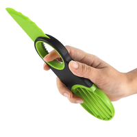 Fabriek Groothandel Draagbare Groene 3-In-1 Multi-Functionele Handmatige Plastic Fruitsnijder Corer Cutter Avocado Mes