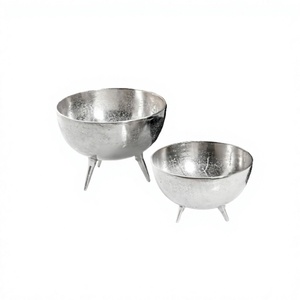 Bol décoratif artisanal en métal argenté pour fruits fantaisie, bol en métal pour décoration d'hôtel et de mariage - Product Image 1