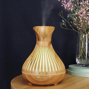 Diffuseur d'arômes à effet bois 500 ml, humidificateur avec lumière LED et télécommande pour usage domestique - Product Image 1