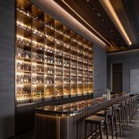 Solution complète pour bars et discothèques : sièges en cuir pour cabines, tables de cocktail, design d'intérieur, mobilier sur mesure, comptoir de bar, armoire à vin