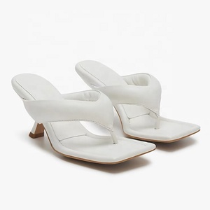 Женские пляжные шлепанцы с квадратным носком - Product Image 2