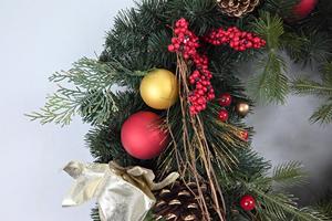 Customized Artificial Decorative Christmas Wreath Pinecorn Red Ball <b>Pvc</b> Christmas Wreath - Product Image 5