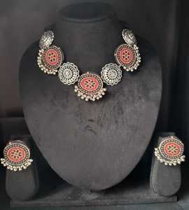 Acheter traditionnel Navratri porter collier et boucle d'oreille ensemble avec travail oxydé collier tribal ethnique à la mode et ensemble de boucles d'oreilles à tige - Product Image 4