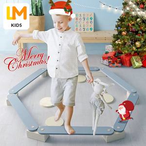 LM KIDS Toddler Indoor Playground Planche d'équilibre en <span class=keywords><strong>bois</strong></span> réglable Jouet d'exercice Montessori Baby Foot Balance Beam for Kids - Product Image 1