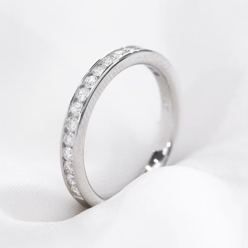 ปูรอบ: ทองคำขาว 14K