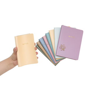 Cuaderno de bolsillo A6 de tapa blanda de cuero PU de gama alta, Mini cuaderno de bolsillo hecho en fábrica con logotipo de lámina de oro personalizado - Product Image 1