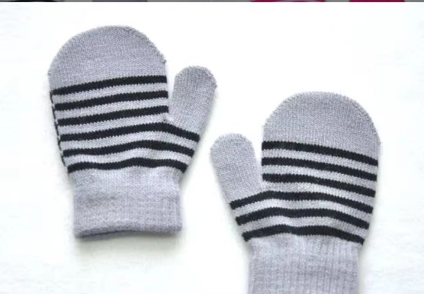 สีเทาเข้ม