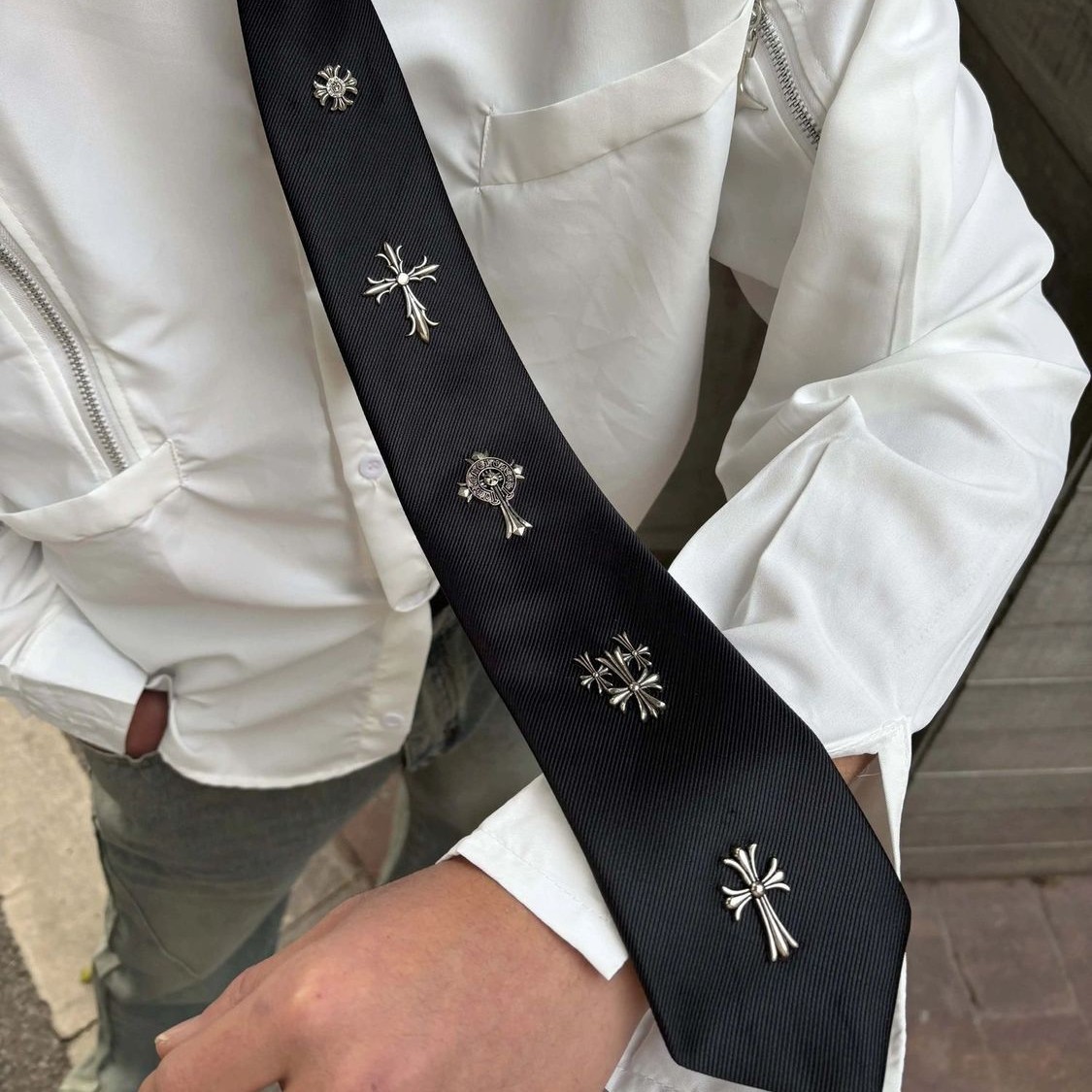 tie with star at the end