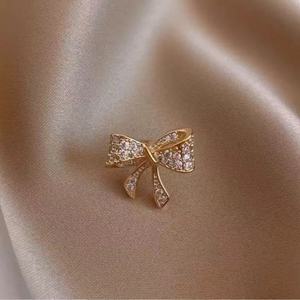 Broche élégante en forme de nœud papillon entièrement en cristal, en alliage, avec strass, épingles <span class=keywords><strong>pour</strong></span> femmes, badge de revers, corsage, cadeau de <span class=keywords><strong>mariage</strong></span>, vêtements - Product Image 4
