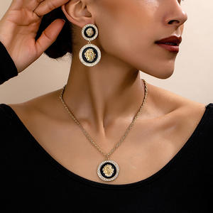 Ensemble collier boucles d'oreilles tête de lion exagérée pour femme - Product Image 1