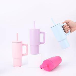 แก้วน้ำสแตนเลสสุญญากาศแบบกำหนดเองขนาด 24 ออนซ์ พร้อมหูจับซิลิโคนและหลอดดูด สำหรับพกพาเดินทาง - Product Image 6