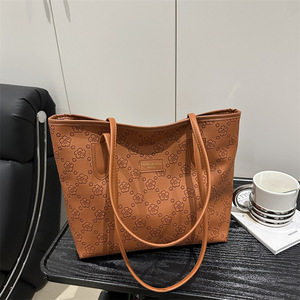 Venta al por mayor de estilo coreano de moda en relieve bolso de mano para las mujeres impresas personalizadas de gran capacidad bandolera de hombro - Product Image 1