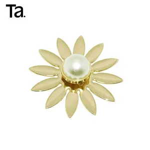 TANAI Beautiful sunflower shaped metal fittings logos for handbags Metal nameplate trademark brand clothing accessories