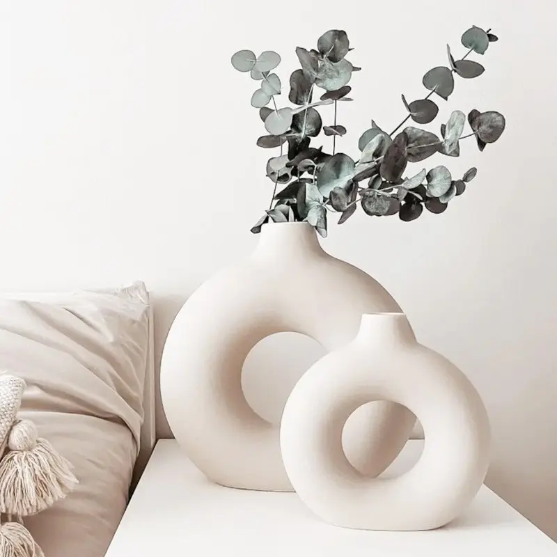Toptan İskandinav benzersiz yaratıcı seramik el sanatları çiçek daire Donut seramik vazolar ev dekor için