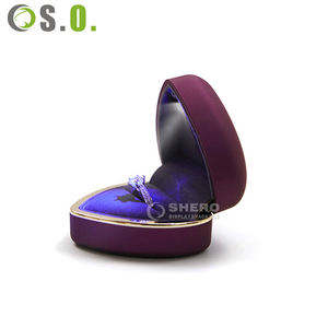 Caja de Luz LED de Plástico con Forma de Corazón y Logotipo Personalizado Azul para Anillos, Colgantes, Pulseras, Brazaletes, Collares y Joyas - Product Image 4