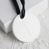 Diffuseur d'arômes en céramique rond fait main à suspendre pour voiture, placard, maison – Pierre parfumée naturelle aux huiles essentielles – Décoration et cadeau