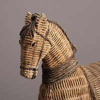 Statue de cheval rustique texturée en rotin, personnalisable OEM/ODM, sculpture animale en résine pour la décoration de la maison, du bureau, de l'hôtel et comme cadeau