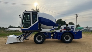Camion malaxeur à béton autochargeur 2,6 m³ avec rotation, directement du fabricant, économique - Product Image 2
