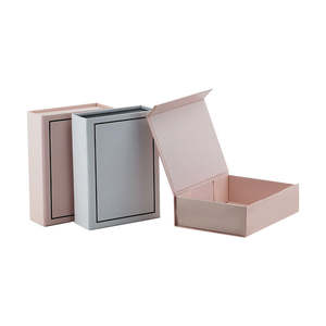 Petite boîte cadeau rectangulaire en carton rigide recyclé, pelliculage mat, écologique, personnalisable - Product Image 2