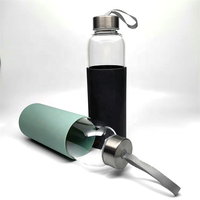 Nouvelle conception de bouteille d'eau en verre portable de qualité supérieure avec manchon en silicone et bouchon en acier inoxydable