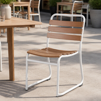Chaise de salle à manger en métal blanc avec assise en plastique et dossier en bois à lattes, empilable, chaise d'appoint moderne pour la maison et le café