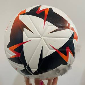 Balón de Fútbol de la Mejor Calidad, Tamaño 5, Suave al Tacto, Personalizable, para Partidos de Equipo y Entrenamiento, Sin Costuras - Product Image 2