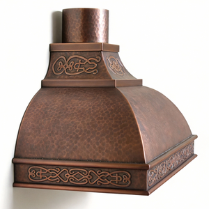 Luxuriöse Handgehämmerte 16-Gauge-Kupfer-Dunstabzugshaube mit Keltischen Reliefdetails, Entlüftungsbereit, Architektonische Wandmontage, Klassische Villa - Product Image 3