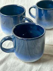 Tasses en céramique artisanale en grès haute résistance, 330 ml, compatibles four et micro-ondes, designs uniques pour un usage quotidien, conçues avec soin - Product Image 2