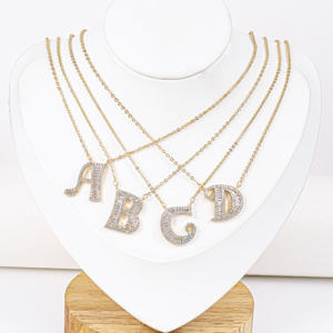 سم بالجملة تخصيص 18 قيراط مطلية بالذهب طوق فاخر من الزركون قلادة بحروف سلاسل الهيب هوب قلادة أولية للنساء - Product Image 2