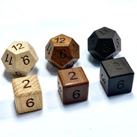 Dés en bois polyédriques personnalisables mdn jeu interactif octaédrique tétraédrique commande en gros avec coffrets cadeaux