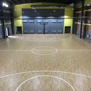 Özelleştirilmiş FIBA katı ahşap spor zemin taşınabilir sistem basketbol sahası döşemesi
