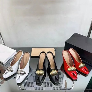 Sandales pour femmes à ornements métalliques, à talons hauts aiguille, à bride, style mules fines à bout ouvert, pour soirée - Product Image 5