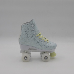 <span class=keywords><strong>Patines</strong></span> <span class=keywords><strong>de</strong></span> ruedas cuádruples para exteriores para niña, cuero PU especial con rueda <span class=keywords><strong>de</strong></span> aleación brillante ligera, suela <span class=keywords><strong>de</strong></span> PVC - Product Image 2