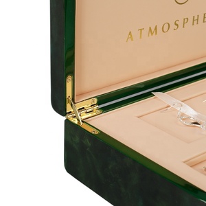 Caja de madera personalizada de alta calidad con certificación FSC para relojes, joyas y accesorios deportivos, con almohadillas. - Product Image 6