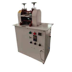 Machine à gaufrer hydraulique pour ceintures en cuir véritable, avec rouleau de repassage, placage, polissage et personnalisation de motifs animaux rotatifs - Product Image 1