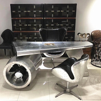 Bureau de direction design en aluminium riveté, style aile d'avion industrielle, avec chaise assortie