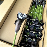 Vente en gros de fleurs artificielles de haute qualité, calla lilies blanches et violettes en PU, toucher réaliste, pour la décoration de mariage et de la maison