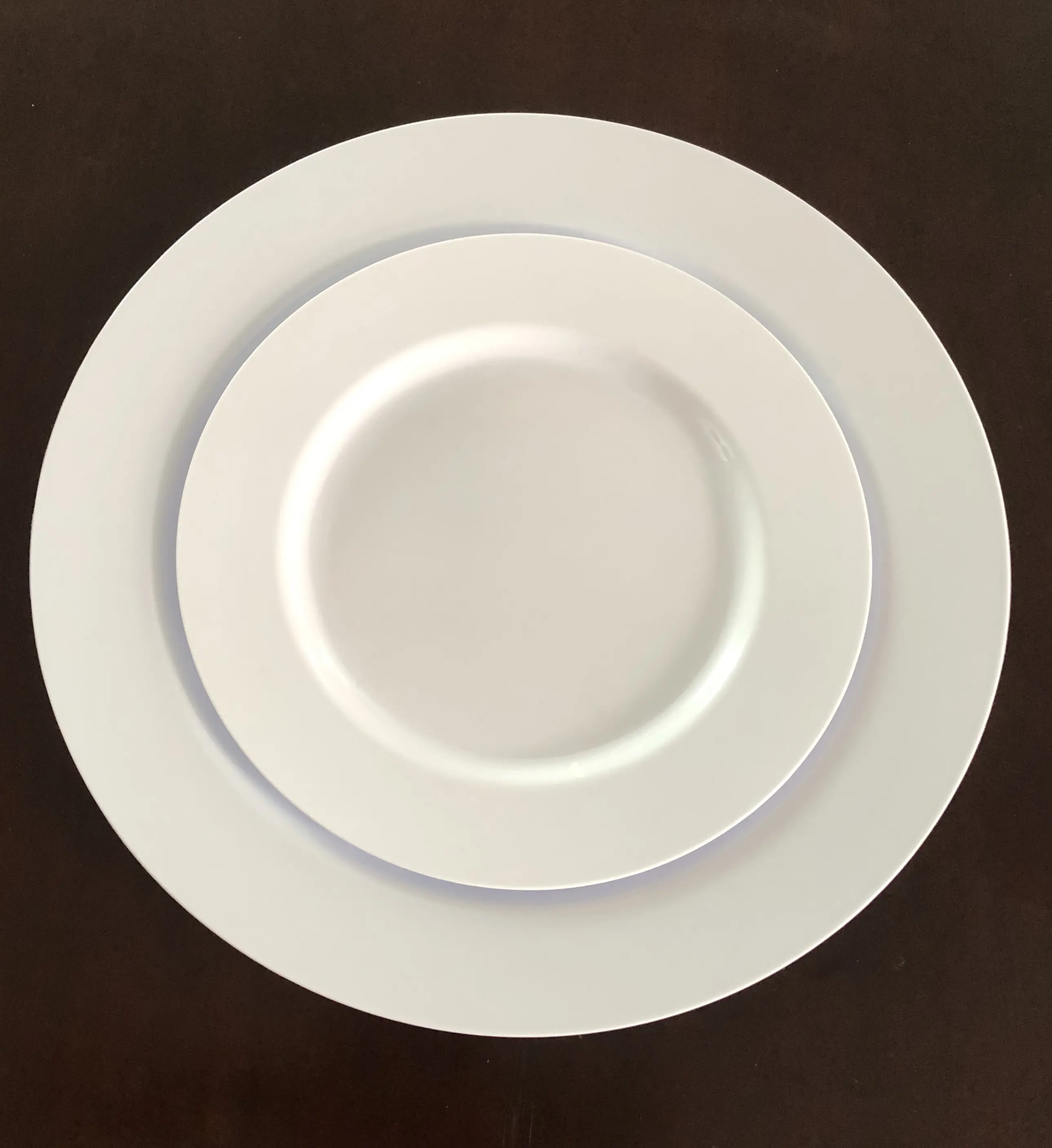 Vaisselle d'assiettes de chargeur blanc en stock entier avec vaisselle en plastique jetable pour le dîner et le désert sans BPA 10,25 pouces/7,5 pouces