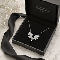 Kaanjewelry Pendentif Élégant en Argent Sterling 925 avec Ailes d'Ange, Boule Pavée de Zircons Cubiques, Épée et Poignard, Plaqué Rhodium, pour Femme et Homme